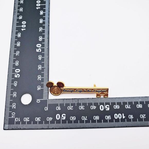 Disney World Keys To The Kingdom Tour Pin - Picture 6 of 6